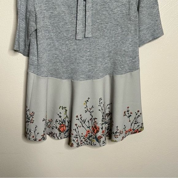ANTHROPOLOGIE MOTH Gray Knit Baby Doll Floral Top Keyhole Back Size Small - Picture 6 of 7